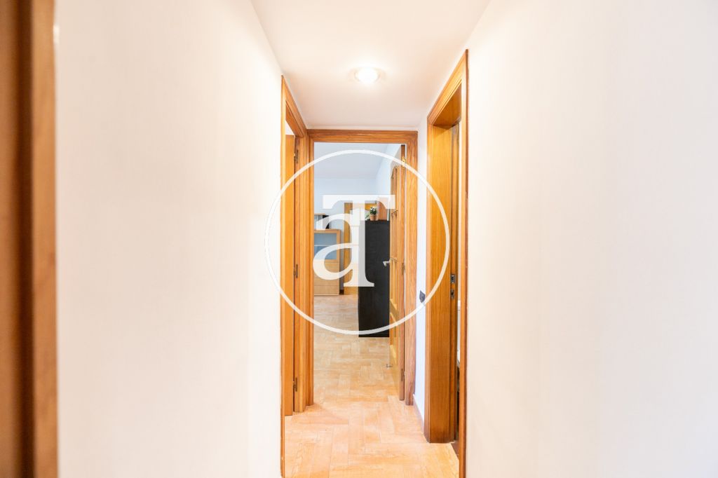 Monthly rental apartment with 2 bedrooms, 1 bathroom and balcony in Nou Barris 12