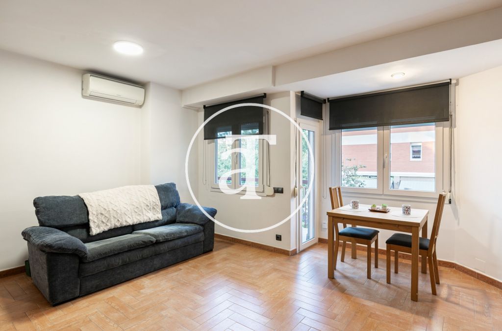 Monthly rental apartment with 2 bedrooms, 1 bathroom and balcony in Nou Barris 5