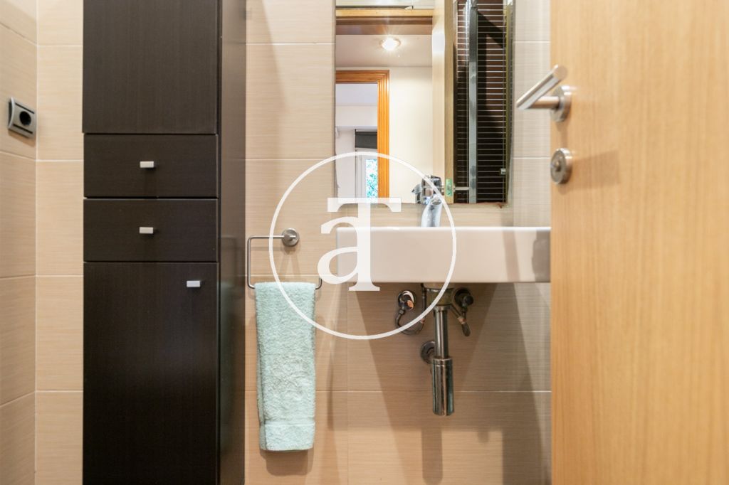 Monthly rental apartment with 2 bedrooms, 1 bathroom and balcony in Nou Barris 18