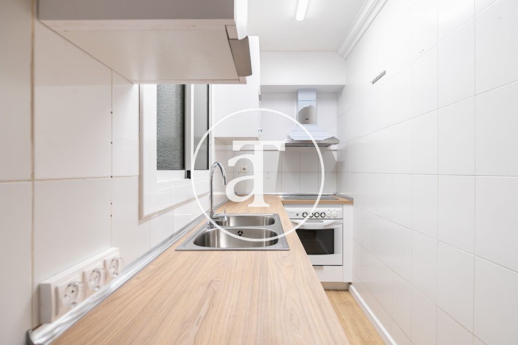 Monthly rental apartment with 2 bedrooms, 1 bathroom and balcony in Nou Barris 10