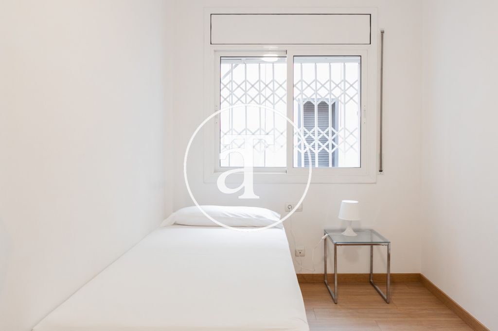 Appartement de location mensuelle de 3 chambres et 2 salles de bain à Sants-Montjuïc 21