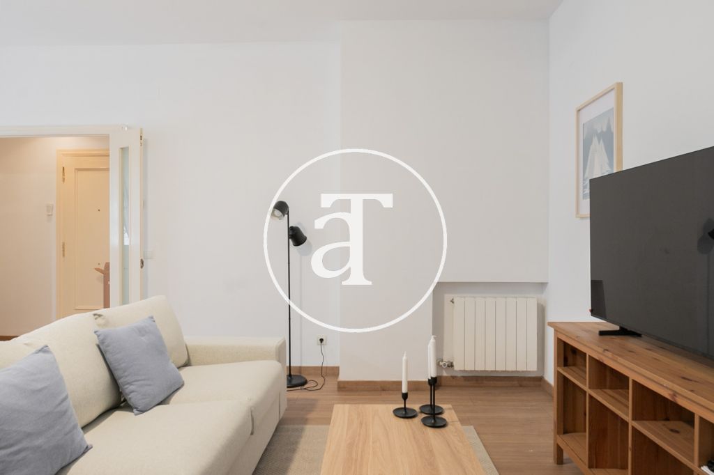 Appartement de location mensuelle de 3 chambres et 2 salles de bain à Sants-Montjuïc 2