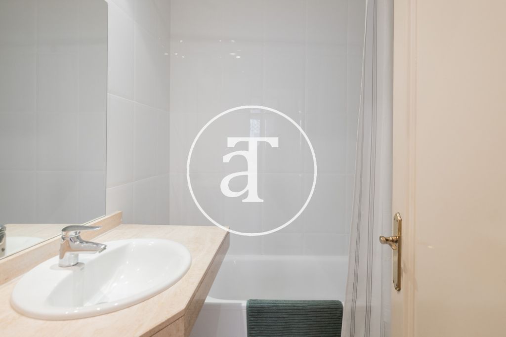 Appartement de location mensuelle de 3 chambres et 2 salles de bain à Sants-Montjuïc 23