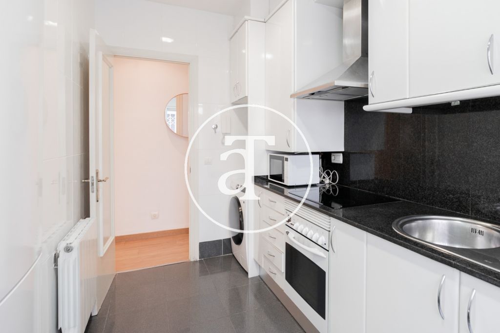 Appartement de location mensuelle de 3 chambres et 2 salles de bain à Sants-Montjuïc 13