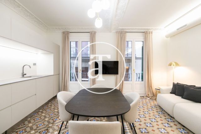 Appartement en location temporaire avec 2 chambres, un bureau et une salle de bains avec balcon dans le quartier gothique 8