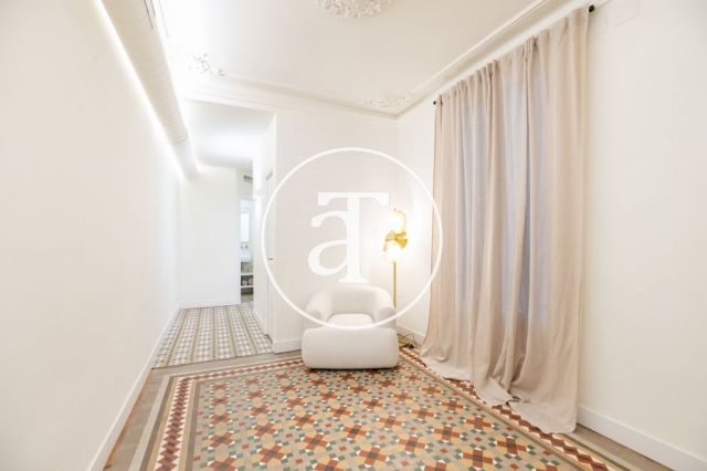 Appartement en location temporaire avec 2 chambres, un bureau et une salle de bains avec balcon dans le quartier gothique 17