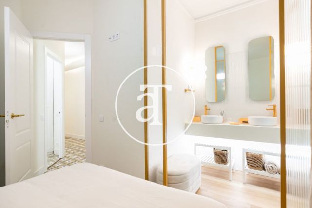 Appartement en location temporaire avec 2 chambres, un bureau et une salle de bains avec balcon dans le quartier gothique 25