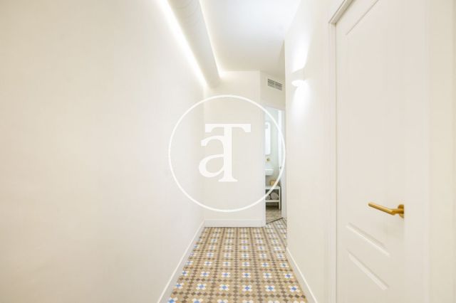 Appartement en location temporaire avec 2 chambres, un bureau et une salle de bains avec balcon dans le quartier gothique 21