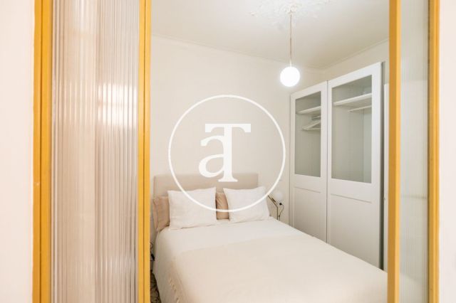 Appartement en location temporaire avec 2 chambres, un bureau et une salle de bains avec balcon dans le quartier gothique 29