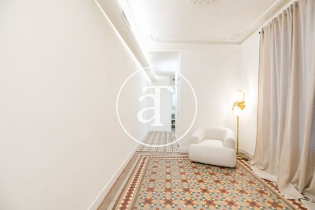 Appartement en location temporaire avec 2 chambres, un bureau et une salle de bains avec balcon dans le quartier gothique 19