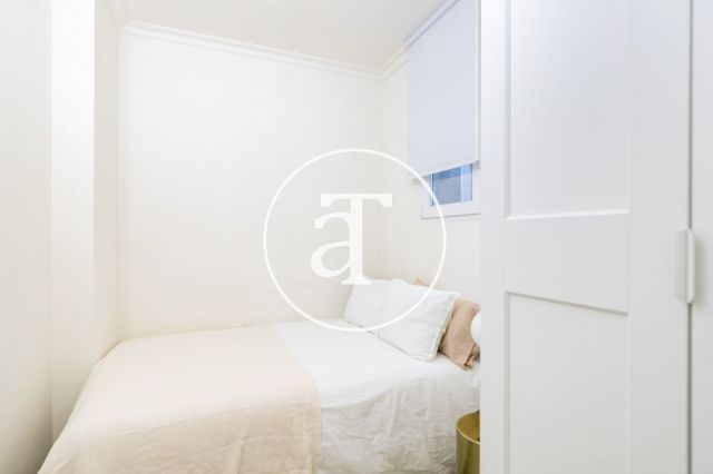 Appartement en location temporaire avec 2 chambres, un bureau et une salle de bains avec balcon dans le quartier gothique 35