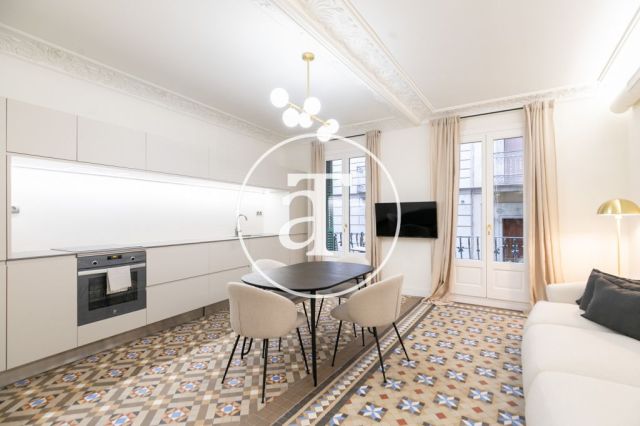 Appartement en location temporaire avec 2 chambres, un bureau et une salle de bains avec balcon dans le quartier gothique