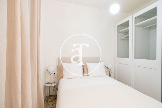 Appartement en location temporaire avec 2 chambres, un bureau et une salle de bains avec balcon dans le quartier gothique 24
