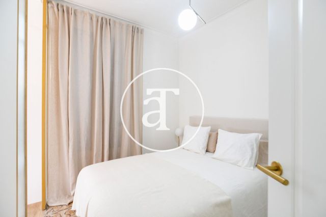 Appartement en location temporaire avec 2 chambres, un bureau et une salle de bains avec balcon dans le quartier gothique 23