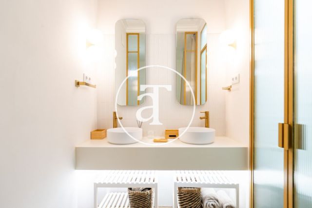 Appartement en location temporaire avec 2 chambres, un bureau et une salle de bains avec balcon dans le quartier gothique 26