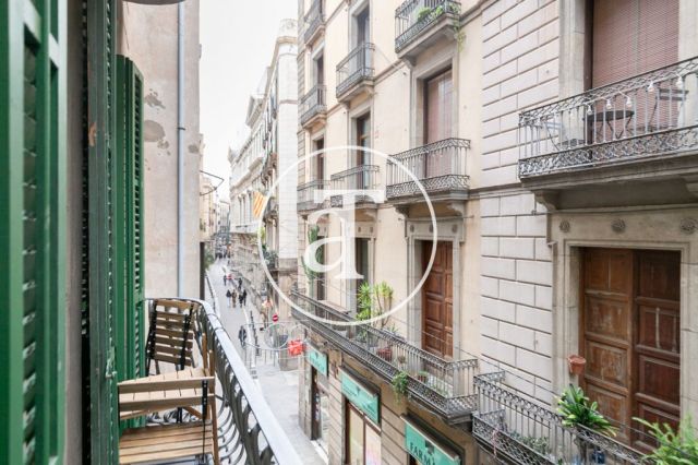 Appartement en location temporaire avec 2 chambres, un bureau et une salle de bains avec balcon dans le quartier gothique 3