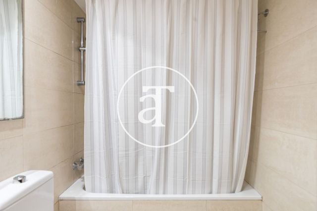 Monthly rental apartment with 2 bedrooms and 1 bathroom with terrace and communal pool in Poblenou 21