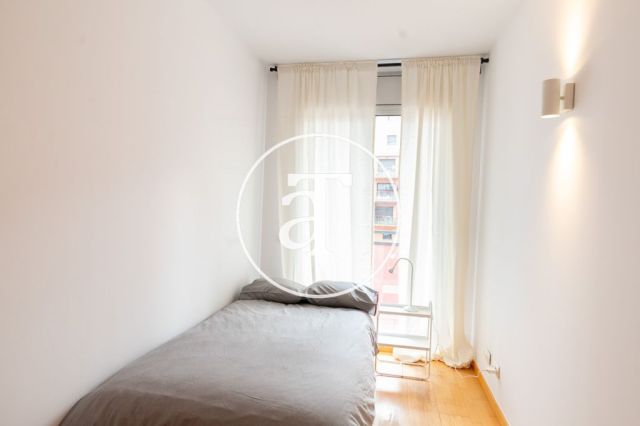 Monthly rental apartment with 2 bedrooms and 1 bathroom with terrace and communal pool in Poblenou 23