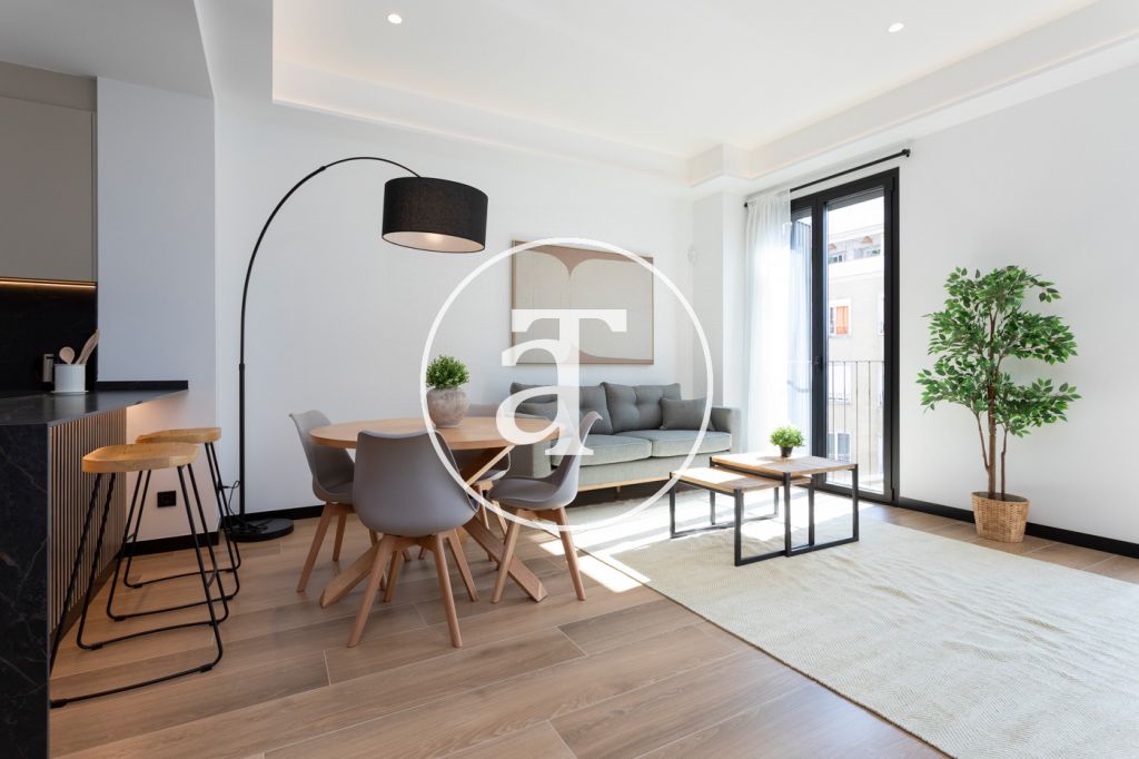 Monthly rental apartment with 3 bedrooms and 2 bathrooms in L'Eixample
