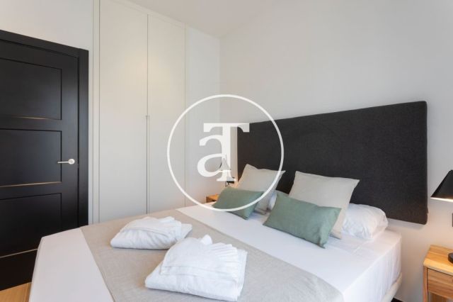 Piso de alquiler temporal de 3 habitaciones y 2 baños en el Eixample 14