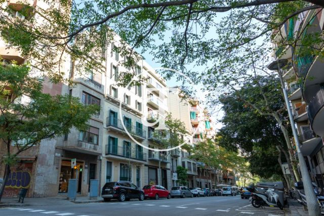 Piso de alquiler temporal de 3 habitaciones y 2 baños en el Eixample 32