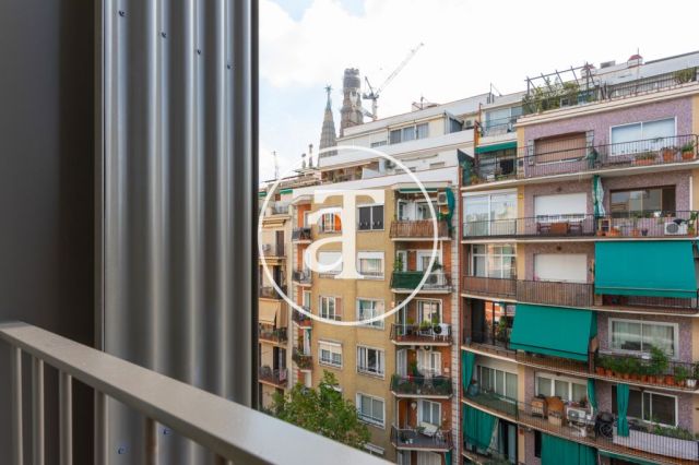 Piso de alquiler temporal de 3 habitaciones y 2 baños en el Eixample 8