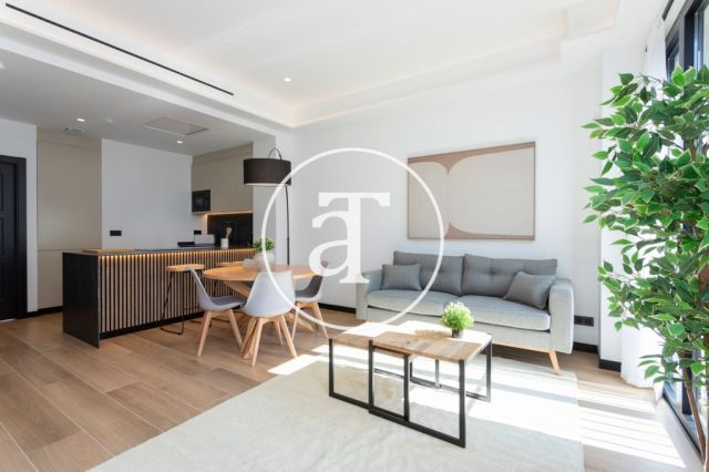 Piso de alquiler temporal de 3 habitaciones y 2 baños en el Eixample 2