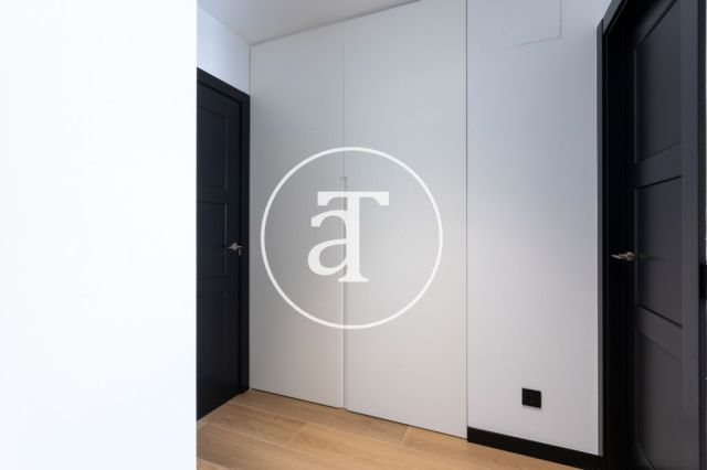 Piso de alquiler temporal de 3 habitaciones y 2 baños en el Eixample 22
