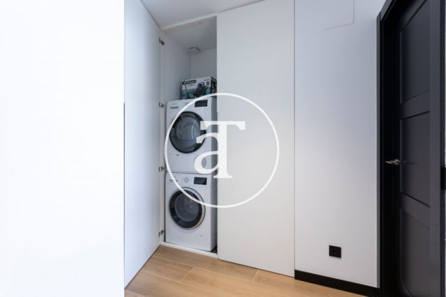 Piso de alquiler temporal de 3 habitaciones y 2 baños en el Eixample 23