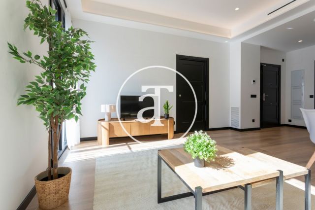 Piso de alquiler temporal de 3 habitaciones y 2 baños en el Eixample 4