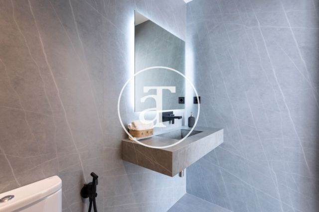 Piso de alquiler temporal de 3 habitaciones y 2 baños en el Eixample 19