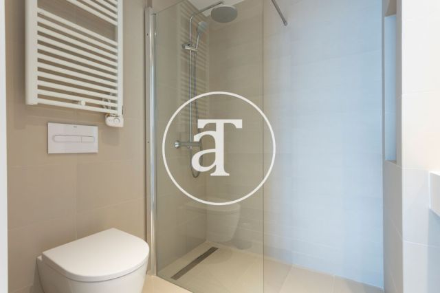 Piso de alquiler temporal de 1 habitación y 1 baño con balcón con impresionantes vistas a la Sagrada Familia 24