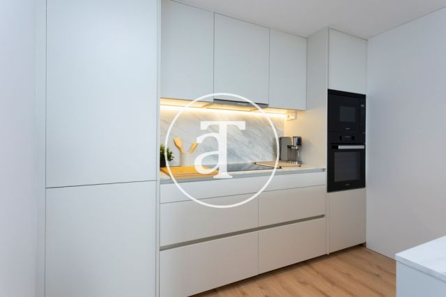 Piso de alquiler temporal de 1 habitación y 1 baño con balcón con impresionantes vistas a la Sagrada Familia 12