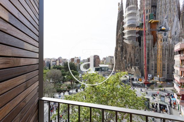 Piso de alquiler temporal de 1 habitación y 1 baño con balcón con impresionantes vistas a la Sagrada Familia 7