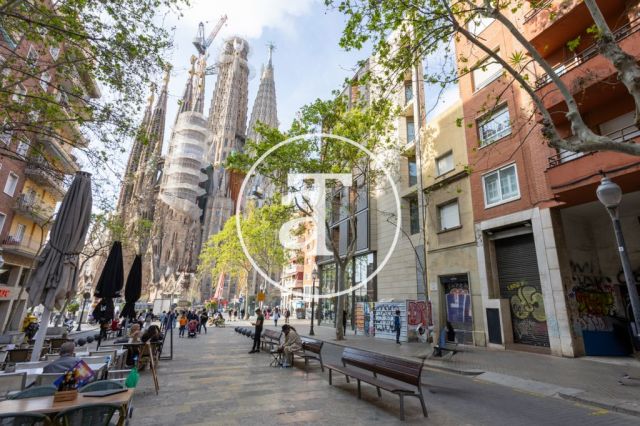 Piso de alquiler temporal de 1 habitación y 1 baño con balcón con impresionantes vistas a la Sagrada Familia 32