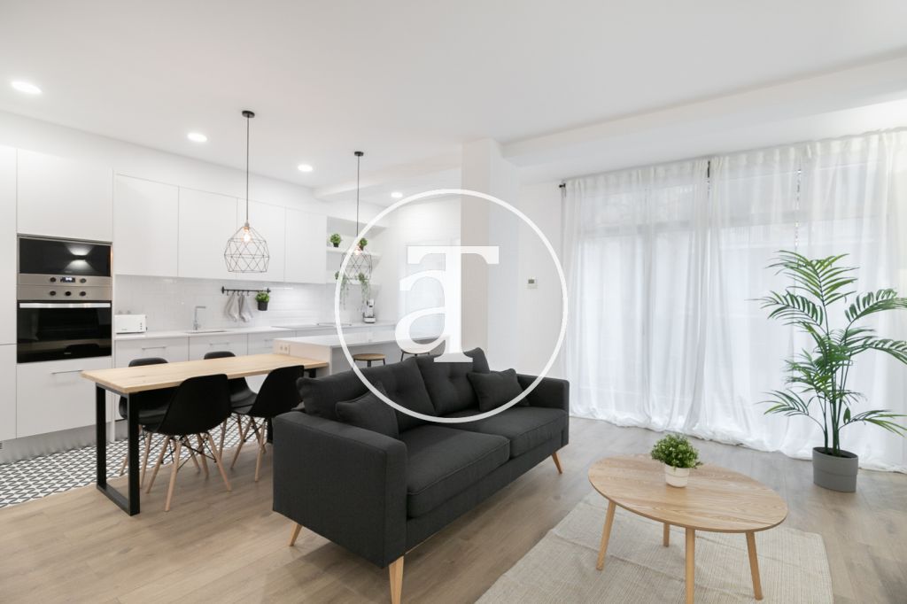 Monthly rental apartment with 3 double bedrooms in Eixample