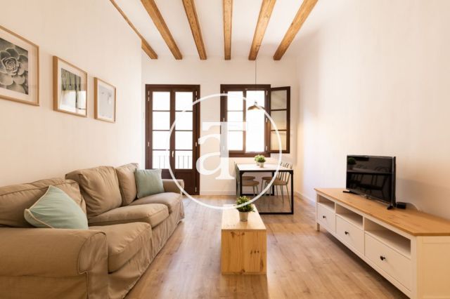 Piso de alquiler temporal con 1 habitación y despacho en zona céntrica de Barcelona 2
