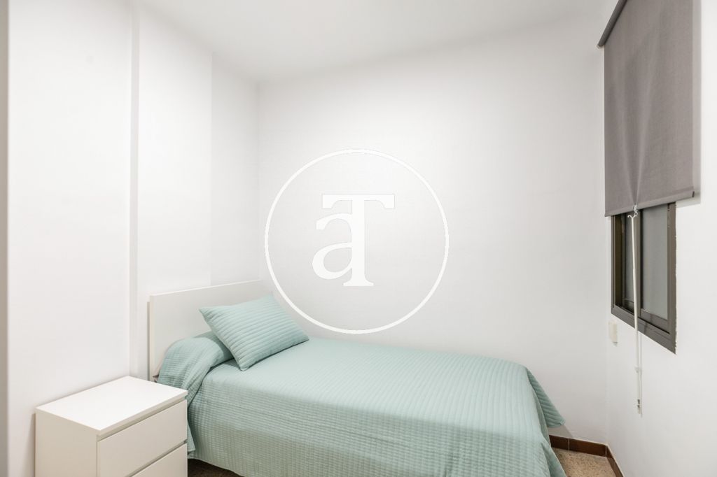 Appartement en location temporaire avec 3 chambres, bureau, 1 salle de bain et patio à Sant Andreu 19