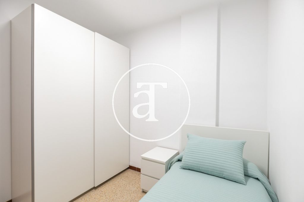 Appartement en location temporaire avec 3 chambres, bureau, 1 salle de bain et patio à Sant Andreu 20