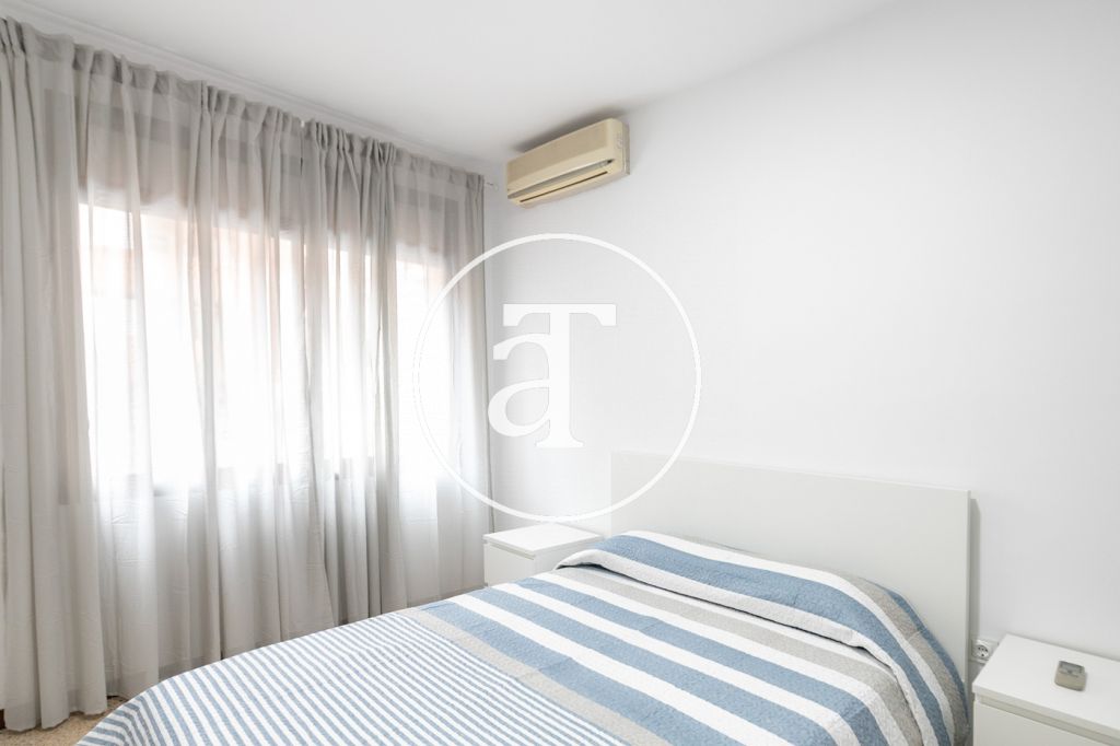 Appartement en location temporaire avec 3 chambres, bureau, 1 salle de bain et patio à Sant Andreu 13