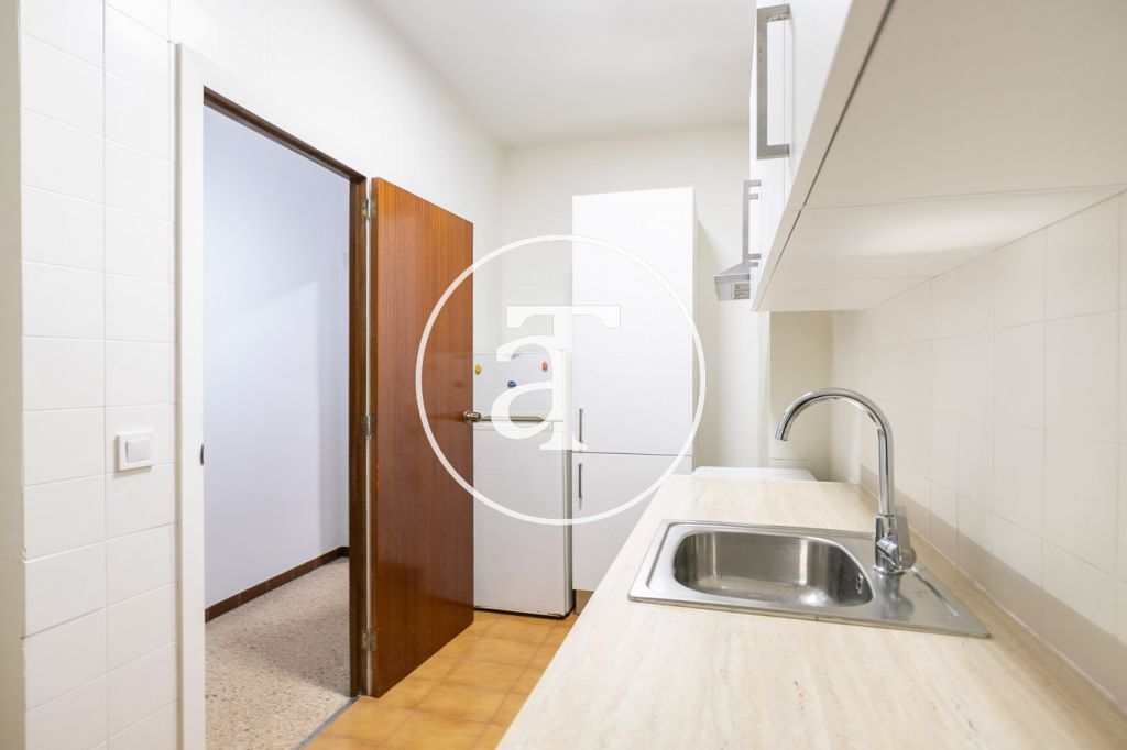 Appartement en location temporaire avec 3 chambres, bureau, 1 salle de bain et patio à Sant Andreu 10