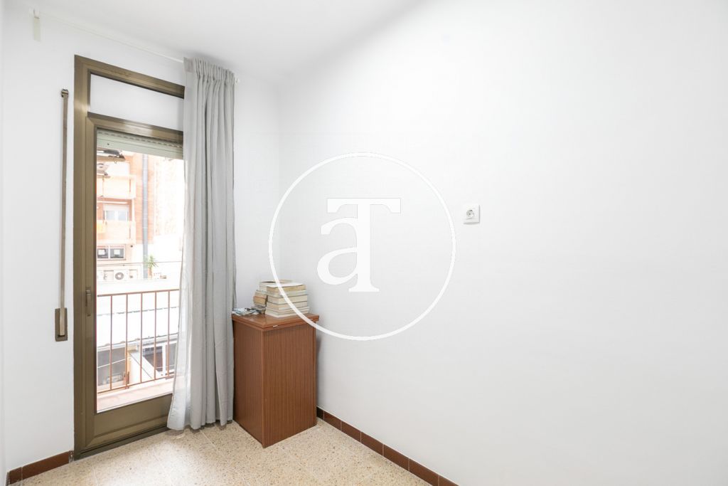 Appartement en location temporaire avec 3 chambres, bureau, 1 salle de bain et patio à Sant Andreu 16
