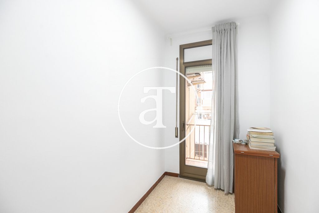 Appartement en location temporaire avec 3 chambres, bureau, 1 salle de bain et patio à Sant Andreu 17