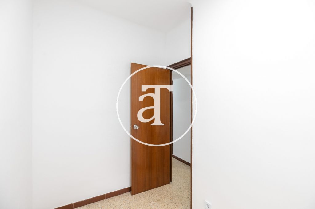 Appartement en location temporaire avec 3 chambres, bureau, 1 salle de bain et patio à Sant Andreu 22
