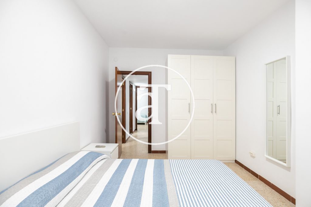 Appartement en location temporaire avec 3 chambres, bureau, 1 salle de bain et patio à Sant Andreu 14
