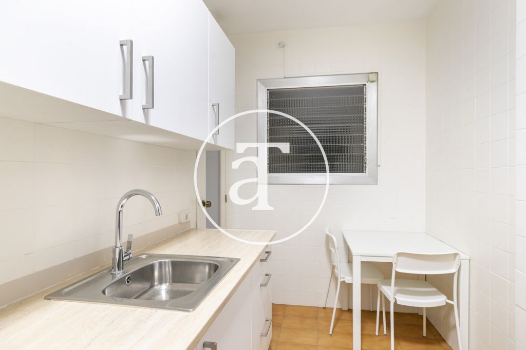 Appartement en location temporaire avec 3 chambres, bureau, 1 salle de bain et patio à Sant Andreu 8