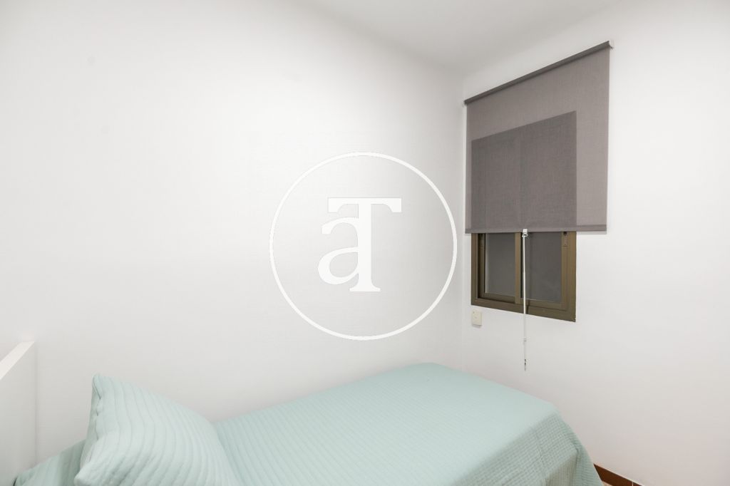 Appartement en location temporaire avec 3 chambres, bureau, 1 salle de bain et patio à Sant Andreu 21