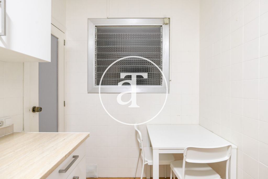 Appartement en location temporaire avec 3 chambres, bureau, 1 salle de bain et patio à Sant Andreu 9