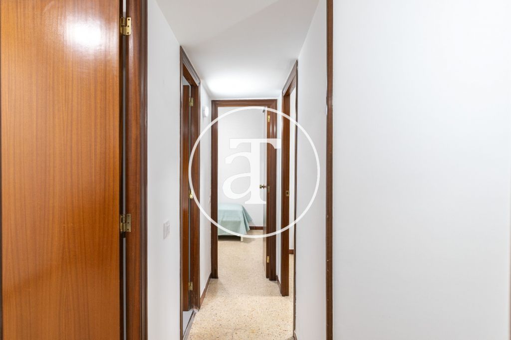 Appartement en location temporaire avec 3 chambres, bureau, 1 salle de bain et patio à Sant Andreu 18