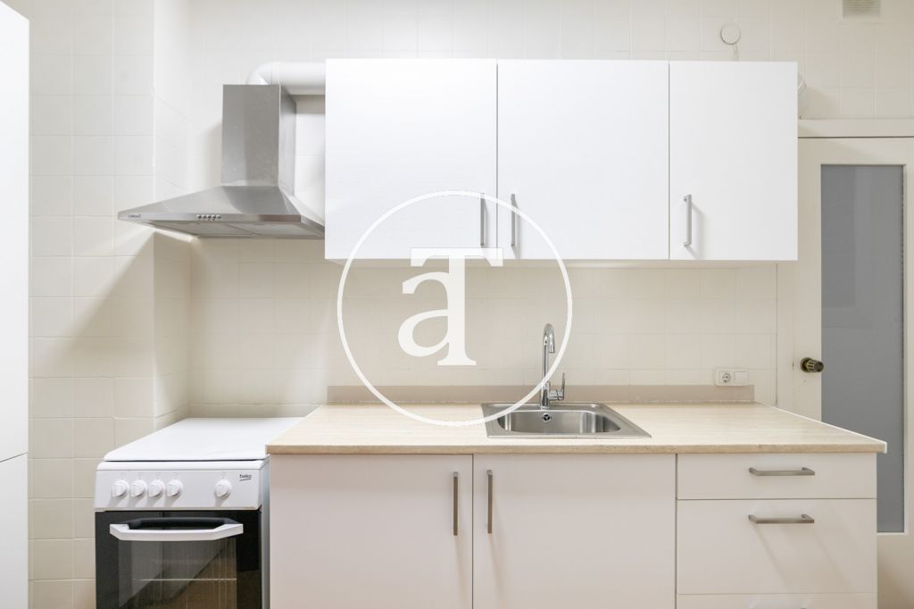 Appartement en location temporaire avec 3 chambres, bureau, 1 salle de bain et patio à Sant Andreu 7